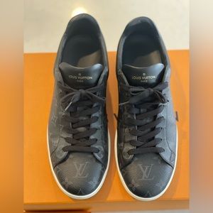 Men’s Louis Vuitton Luxembourg sneaker (used)